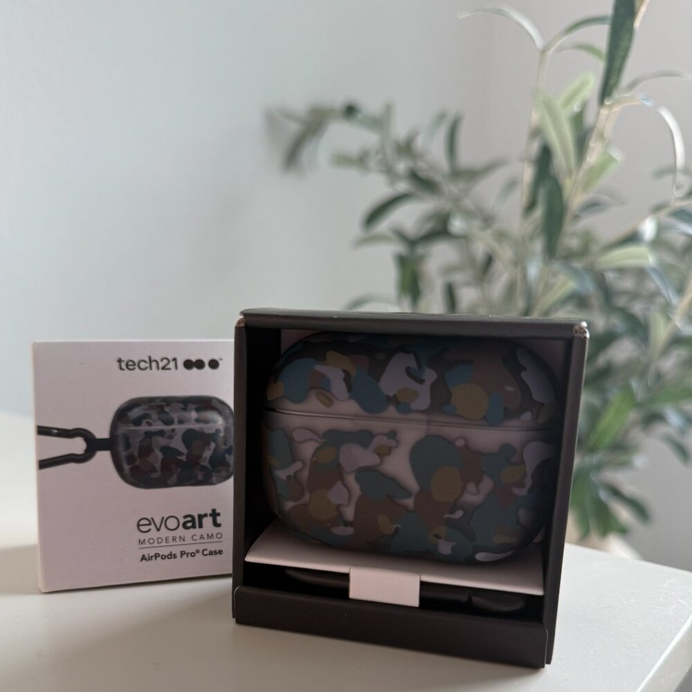 Tech21 EvoArt Modern Camo for AirPods Pro - Camouflage green